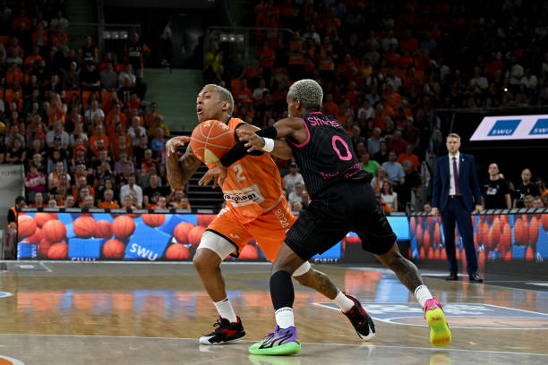 随着阵容更 随着阵容更